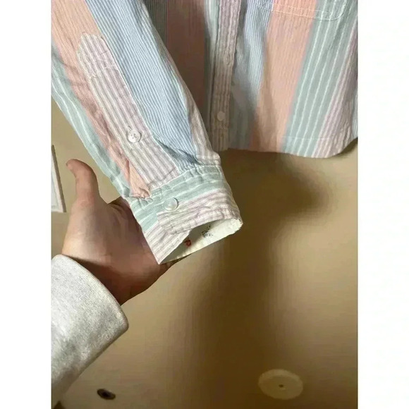 America Eagle cropped button down striped top size XS in excellent condition - Picture 7 of 9